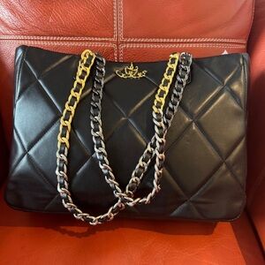 Designer Classic Black Quilted Leather Bag with Gold Chain
